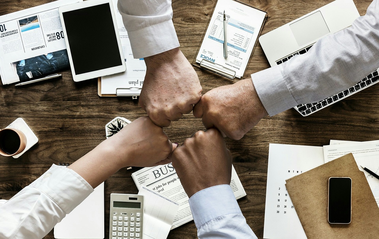 IT professional providing managed technology services and support to a Temecula business team in a modern office setting
